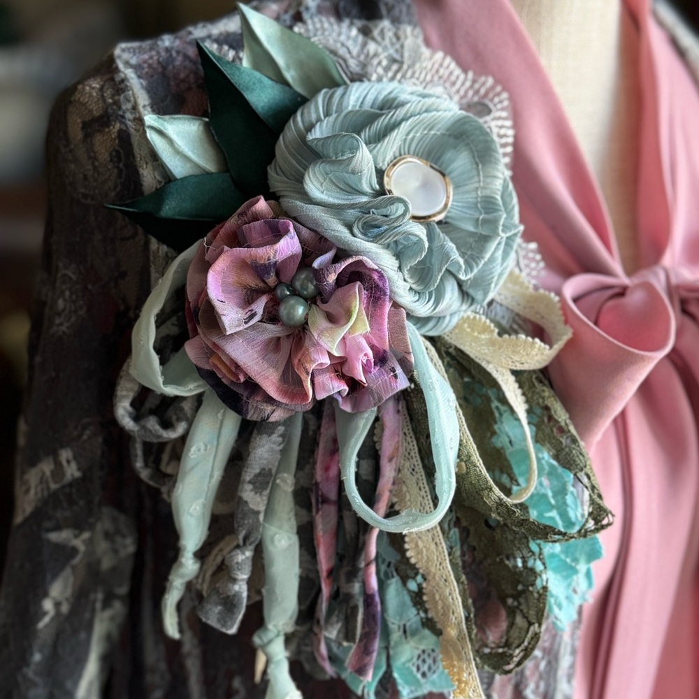 Adorning by D *New Lace Flower Pin Boutique brooch ladies Wedding